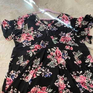 Black floral flattering torrid top size 4